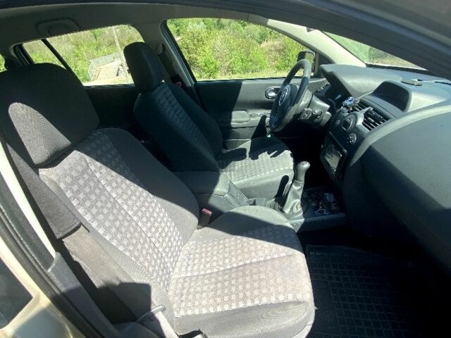 Серый Рено Меган, объемом двигателя 1.6 л и пробегом 278 тыс. км за 5000 $, фото 5 на Automoto.ua