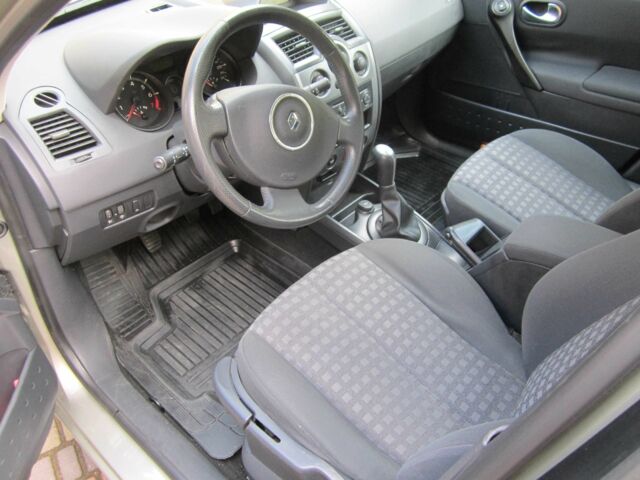 Серый Рено Меган, объемом двигателя 1.6 л и пробегом 193 тыс. км за 4761 $, фото 6 на Automoto.ua