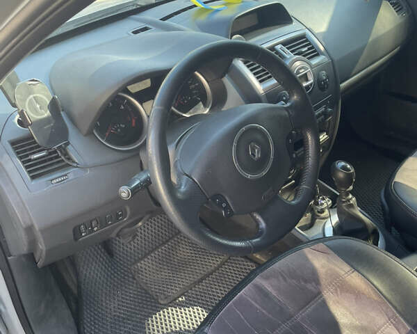 Серый Рено Меган, объемом двигателя 1.9 л и пробегом 300 тыс. км за 4500 $, фото 6 на Automoto.ua