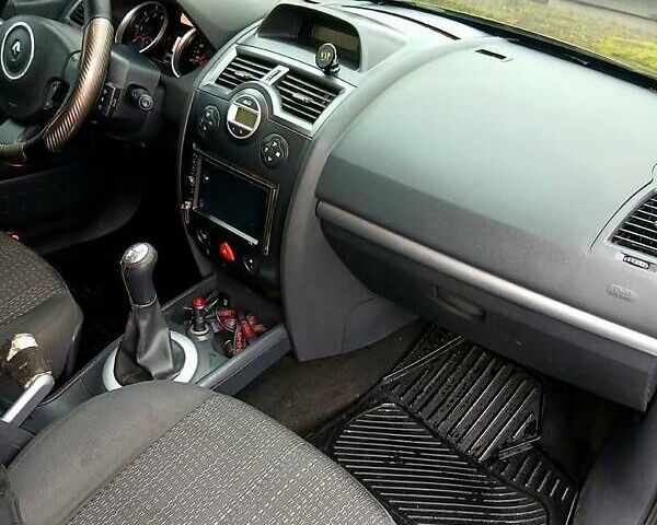 Серый Рено Меган, объемом двигателя 1.6 л и пробегом 280 тыс. км за 5000 $, фото 4 на Automoto.ua