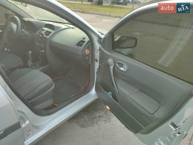 Сірий Рено Меган, об'ємом двигуна 1.6 л та пробігом 267 тис. км за 4800 $, фото 12 на Automoto.ua