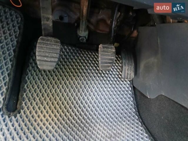 Рено Меган 2006 в Конотопе на Automoto.ua Серый Рено Меган, объемом двигателя 2 л и пробегом 219 тыс. км за 5600 $, фото 24 на Automoto.ua