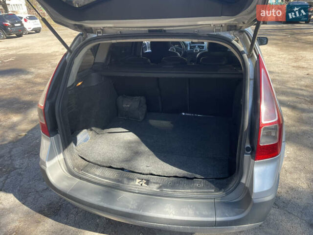 Серый Рено Меган, объемом двигателя 1.9 л и пробегом 300 тыс. км за 4500 $, фото 8 на Automoto.ua