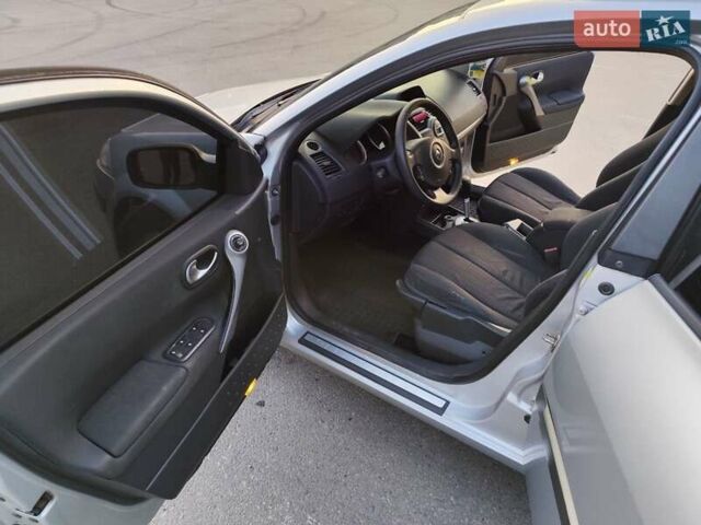 Сірий Рено Меган, об'ємом двигуна 1.6 л та пробігом 323 тис. км за 5500 $, фото 1 на Automoto.ua