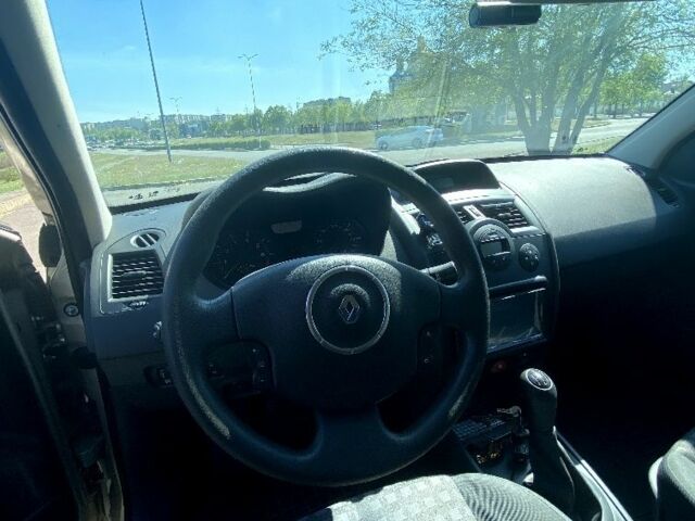 Серый Рено Меган, объемом двигателя 1.6 л и пробегом 278 тыс. км за 5000 $, фото 4 на Automoto.ua