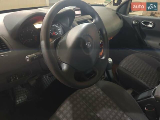 Серый Рено Меган, объемом двигателя 1.6 л и пробегом 207 тыс. км за 5497 $, фото 21 на Automoto.ua