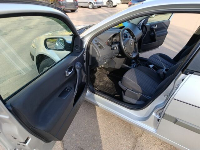 Серый Рено Меган, объемом двигателя 1.6 л и пробегом 210 тыс. км за 4560 $, фото 16 на Automoto.ua