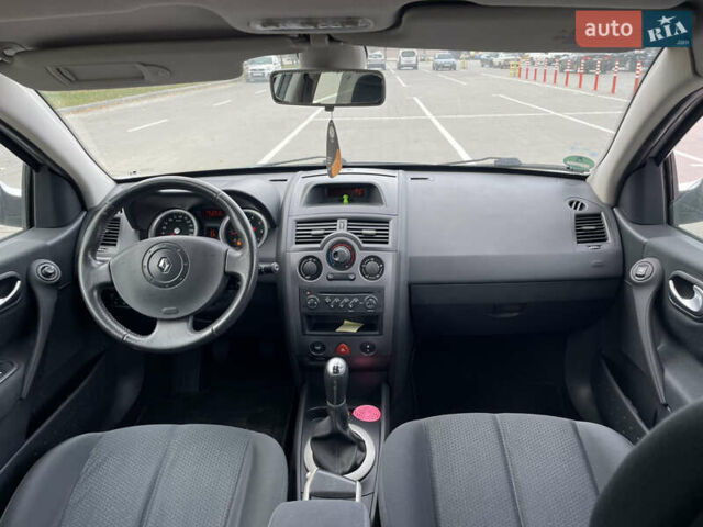 Серый Рено Меган, объемом двигателя 1.6 л и пробегом 196 тыс. км за 5500 $, фото 9 на Automoto.ua