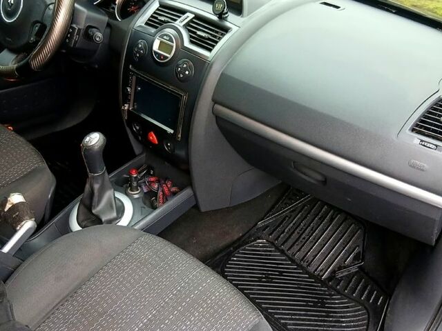 Серый Рено Меган, объемом двигателя 1.6 л и пробегом 280 тыс. км за 5000 $, фото 5 на Automoto.ua