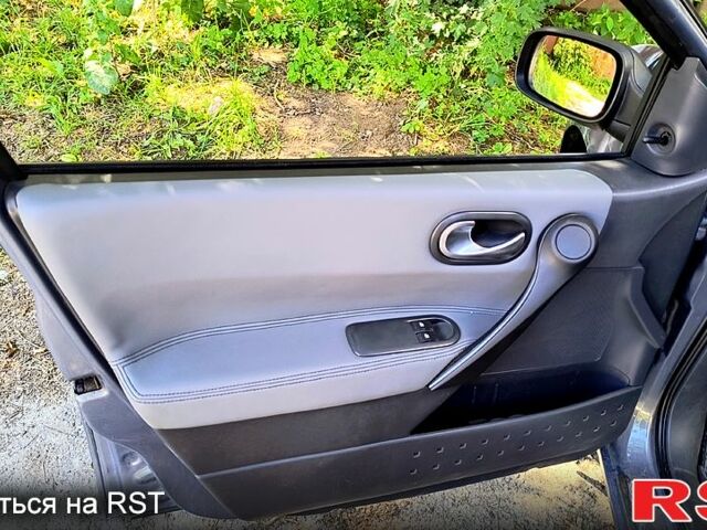 Серый Рено Меган, объемом двигателя 1.6 л и пробегом 378 тыс. км за 4200 $, фото 11 на Automoto.ua