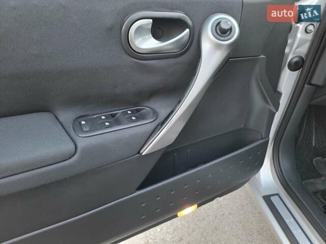 Серый Рено Меган, объемом двигателя 1.6 л и пробегом 182 тыс. км за 5700 $, фото 65 на Automoto.ua