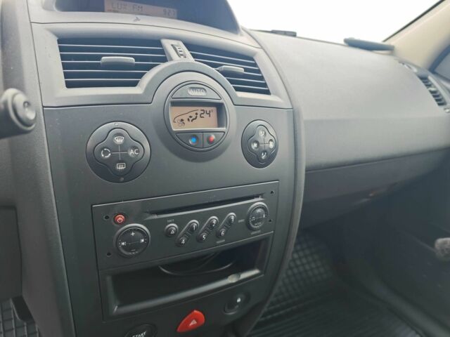 Серый Рено Меган, объемом двигателя 1.6 л и пробегом 190 тыс. км за 5550 $, фото 10 на Automoto.ua