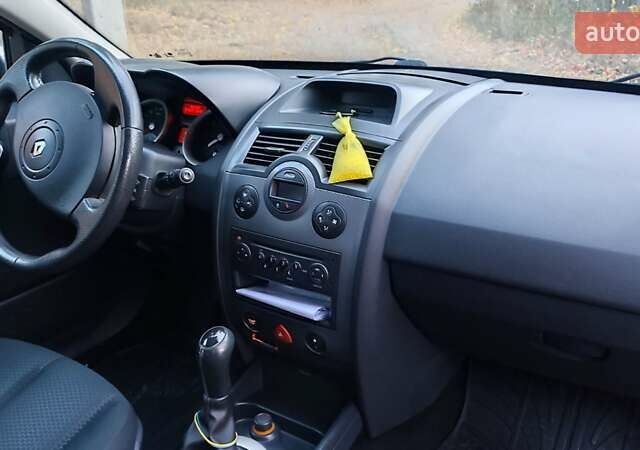 Рено Меган 2006 в Харькове на Automoto.ua Серый Рено Меган, объемом двигателя 1.6 л и пробегом 177 тыс. км за 5700 $, фото 10 на Automoto.ua