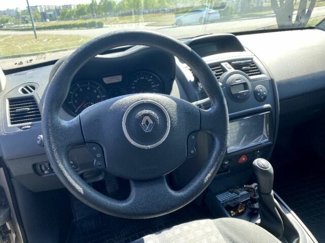 Серый Рено Меган, объемом двигателя 1.6 л и пробегом 278 тыс. км за 5000 $, фото 7 на Automoto.ua