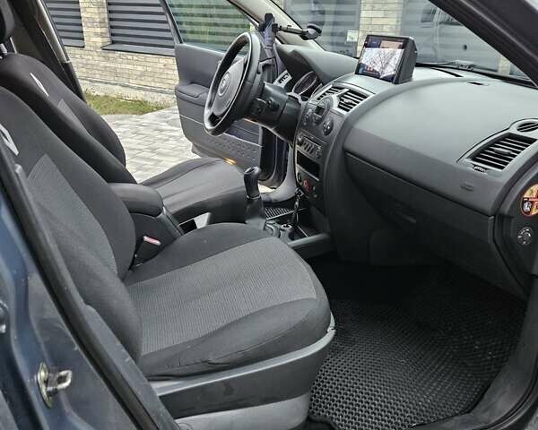 Серый Рено Меган, объемом двигателя 1.6 л и пробегом 257 тыс. км за 6500 $, фото 36 на Automoto.ua