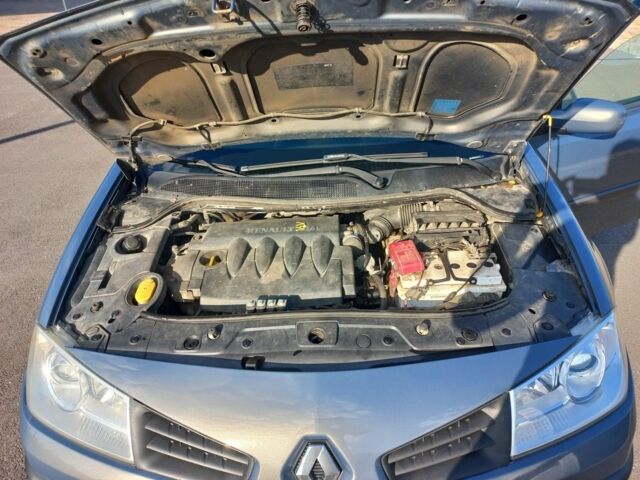 Серый Рено Меган, объемом двигателя 1.6 л и пробегом 258 тыс. км за 5000 $, фото 4 на Automoto.ua