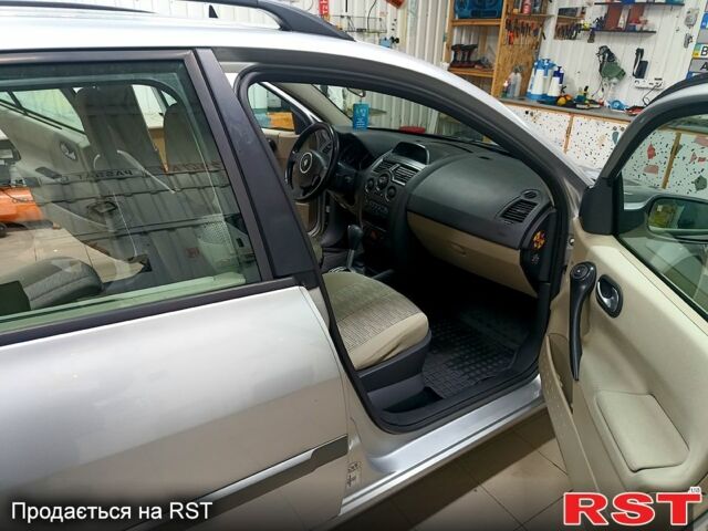 Серый Рено Меган, объемом двигателя 1.6 л и пробегом 220 тыс. км за 5100 $, фото 5 на Automoto.ua