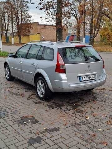 Рено Меган 2006 в Кропивницком (Кировограде) на Automoto.ua Серый Рено Меган, объемом двигателя 1.6 л и пробегом 223 тыс. км за 5150 $, фото 1 на Automoto.ua