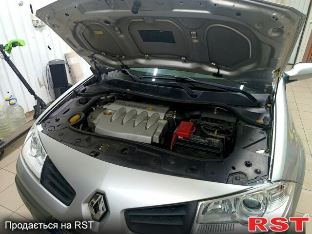 Серый Рено Меган, объемом двигателя 1.6 л и пробегом 220 тыс. км за 5100 $, фото 2 на Automoto.ua