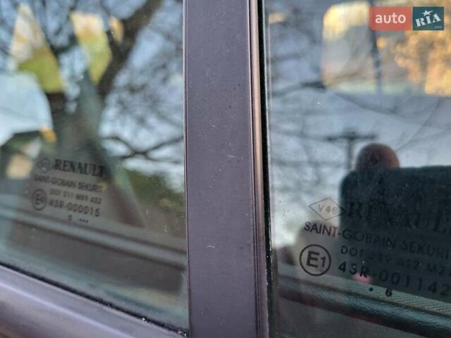 Серый Рено Меган, объемом двигателя 1.6 л и пробегом 182 тыс. км за 5700 $, фото 48 на Automoto.ua