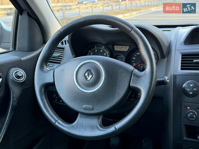 Серый Рено Меган, объемом двигателя 1.6 л и пробегом 248 тыс. км за 4900 $, фото 10 на Automoto.ua