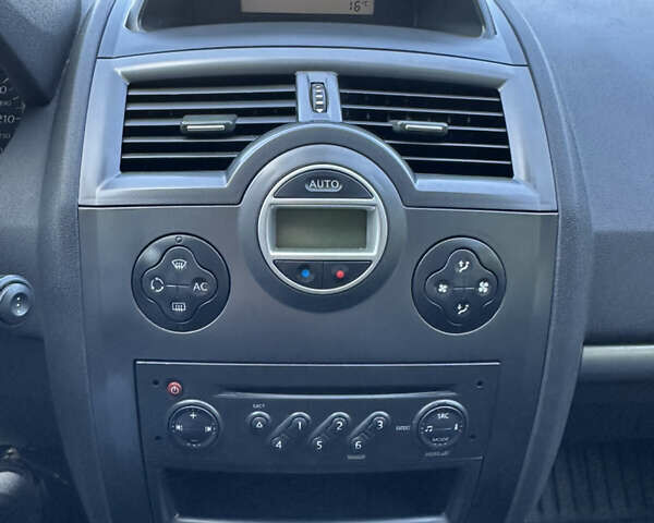 Серый Рено Меган, объемом двигателя 1.6 л и пробегом 235 тыс. км за 5200 $, фото 14 на Automoto.ua