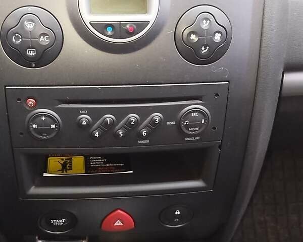 Сірий Рено Меган, об'ємом двигуна 1.6 л та пробігом 174 тис. км за 4000 $, фото 5 на Automoto.ua