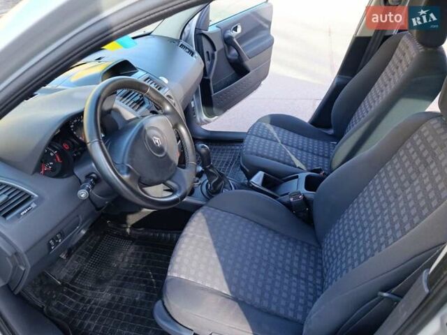 Серый Рено Меган, объемом двигателя 1.6 л и пробегом 210 тыс. км за 4650 $, фото 17 на Automoto.ua