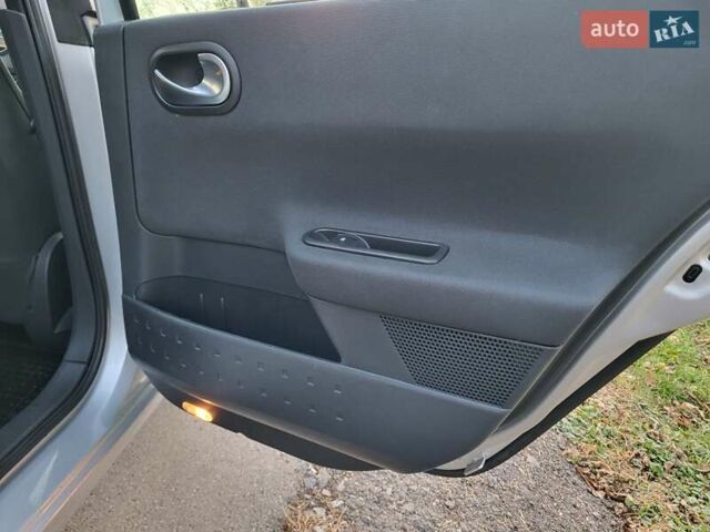 Серый Рено Меган, объемом двигателя 1.6 л и пробегом 182 тыс. км за 5700 $, фото 83 на Automoto.ua