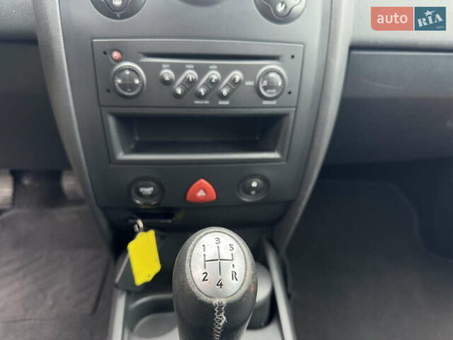 Сірий Рено Меган, об'ємом двигуна 1.6 л та пробігом 200 тис. км за 5600 $, фото 11 на Automoto.ua