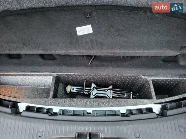 Серый Рено Меган, объемом двигателя 1.6 л и пробегом 182 тыс. км за 5700 $, фото 77 на Automoto.ua