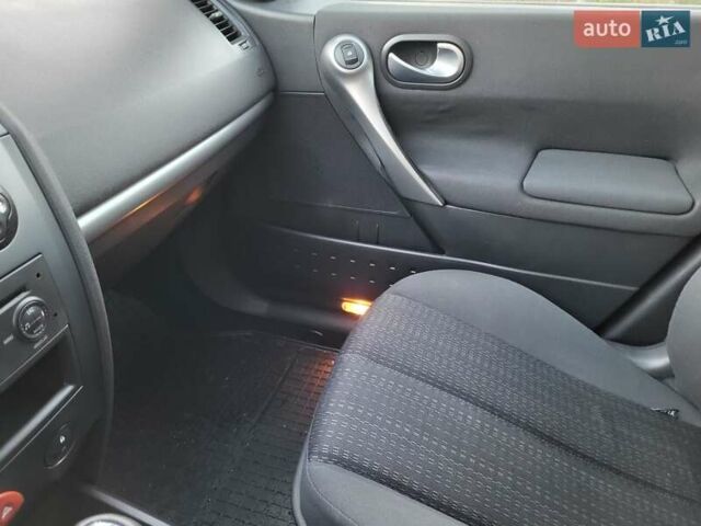 Серый Рено Меган, объемом двигателя 1.6 л и пробегом 182 тыс. км за 5700 $, фото 64 на Automoto.ua
