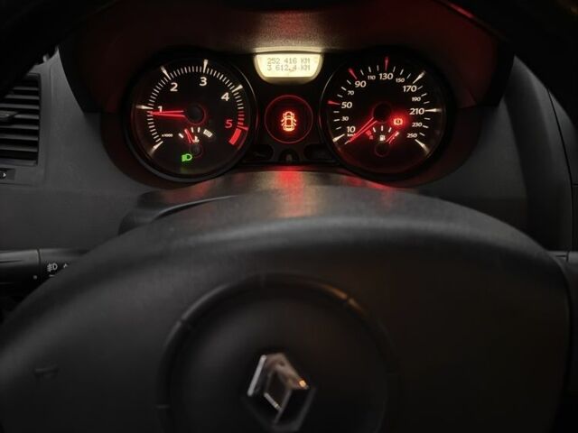 Серый Рено Меган, объемом двигателя 1.5 л и пробегом 260 тыс. км за 5200 $, фото 4 на Automoto.ua