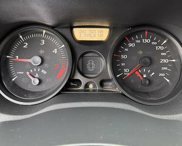 Серый Рено Меган, объемом двигателя 1.87 л и пробегом 243 тыс. км за 5800 $, фото 23 на Automoto.ua