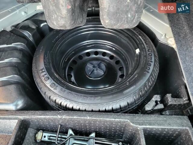 Серый Рено Меган, объемом двигателя 1.6 л и пробегом 182 тыс. км за 5700 $, фото 76 на Automoto.ua