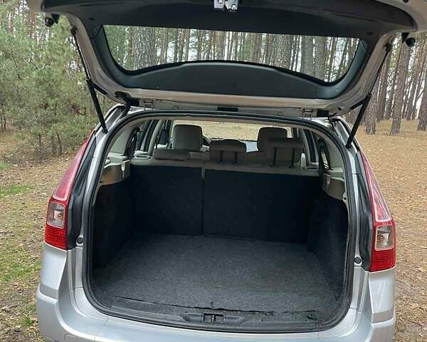 Серый Рено Меган, объемом двигателя 2 л и пробегом 274 тыс. км за 4900 $, фото 5 на Automoto.ua