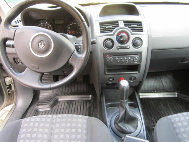 Серый Рено Меган, объемом двигателя 1.6 л и пробегом 193 тыс. км за 4761 $, фото 5 на Automoto.ua