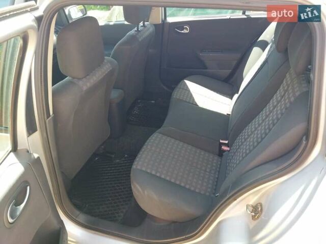 Серый Рено Меган, объемом двигателя 1.87 л и пробегом 214 тыс. км за 4350 $, фото 3 на Automoto.ua