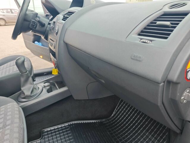 Серый Рено Меган, объемом двигателя 1.6 л и пробегом 190 тыс. км за 5550 $, фото 15 на Automoto.ua