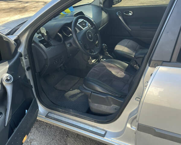 Серый Рено Меган, объемом двигателя 1.9 л и пробегом 300 тыс. км за 4500 $, фото 5 на Automoto.ua