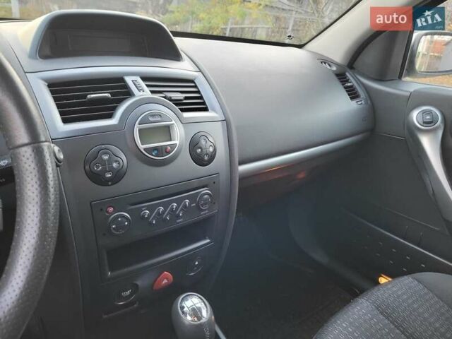 Серый Рено Меган, объемом двигателя 1.6 л и пробегом 182 тыс. км за 5700 $, фото 61 на Automoto.ua