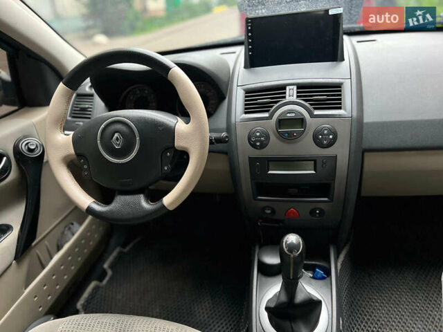 Серый Рено Меган, объемом двигателя 1.6 л и пробегом 206 тыс. км за 5950 $, фото 9 на Automoto.ua