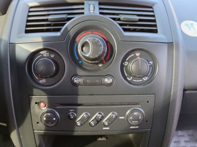 Серый Рено Меган, объемом двигателя 1.6 л и пробегом 210 тыс. км за 4560 $, фото 15 на Automoto.ua