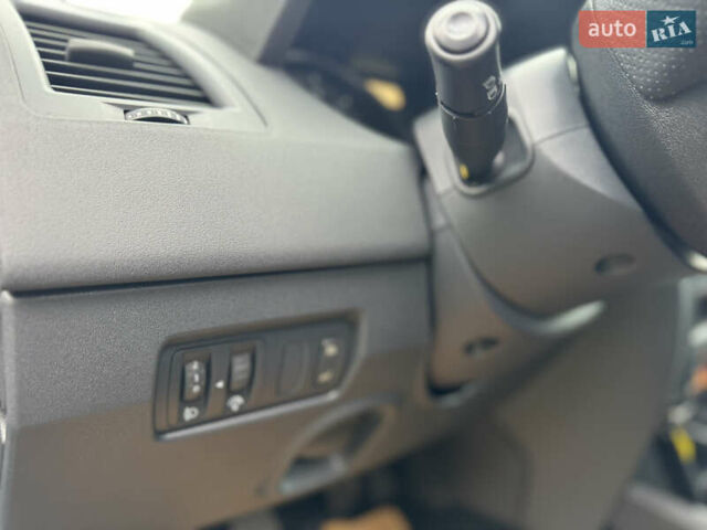 Сірий Рено Меган, об'ємом двигуна 1.6 л та пробігом 200 тис. км за 5600 $, фото 8 на Automoto.ua