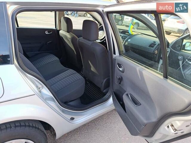 Серый Рено Меган, объемом двигателя 1.6 л и пробегом 210 тыс. км за 4650 $, фото 2 на Automoto.ua