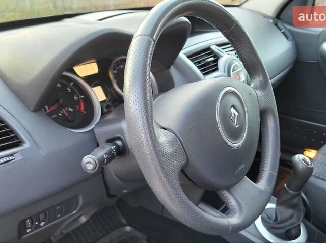 Серый Рено Меган, объемом двигателя 1.6 л и пробегом 182 тыс. км за 5700 $, фото 55 на Automoto.ua