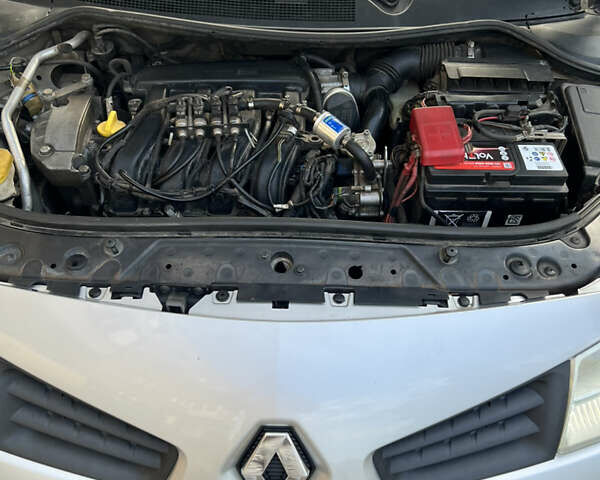 Сірий Рено Меган, об'ємом двигуна 1.6 л та пробігом 267 тис. км за 5300 $, фото 7 на Automoto.ua