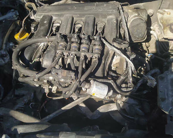 Серый Рено Меган, объемом двигателя 1.6 л и пробегом 245 тыс. км за 2200 $, фото 8 на Automoto.ua