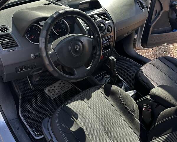 Сірий Рено Меган, об'ємом двигуна 1.6 л та пробігом 255 тис. км за 4700 $, фото 5 на Automoto.ua