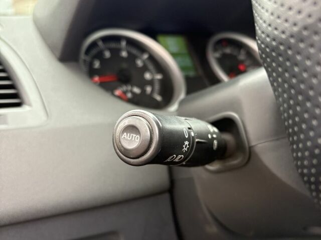 Сірий Рено Меган, об'ємом двигуна 1.6 л та пробігом 220 тис. км за 6100 $, фото 4 на Automoto.ua